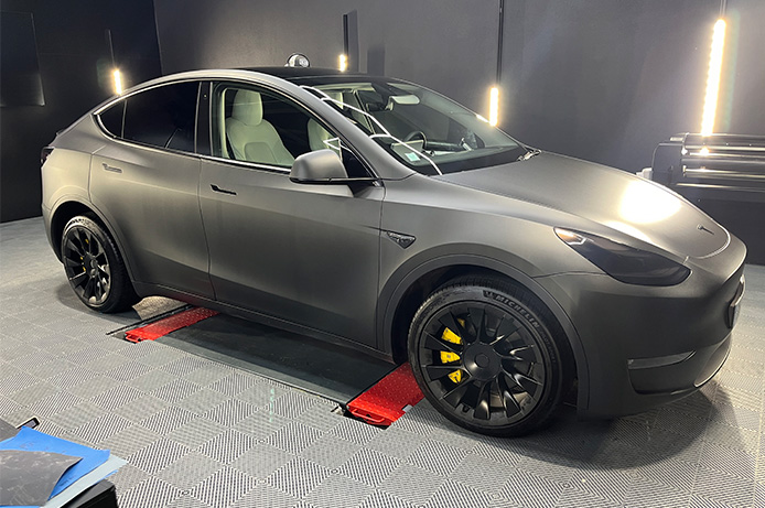 Tesla noir mat