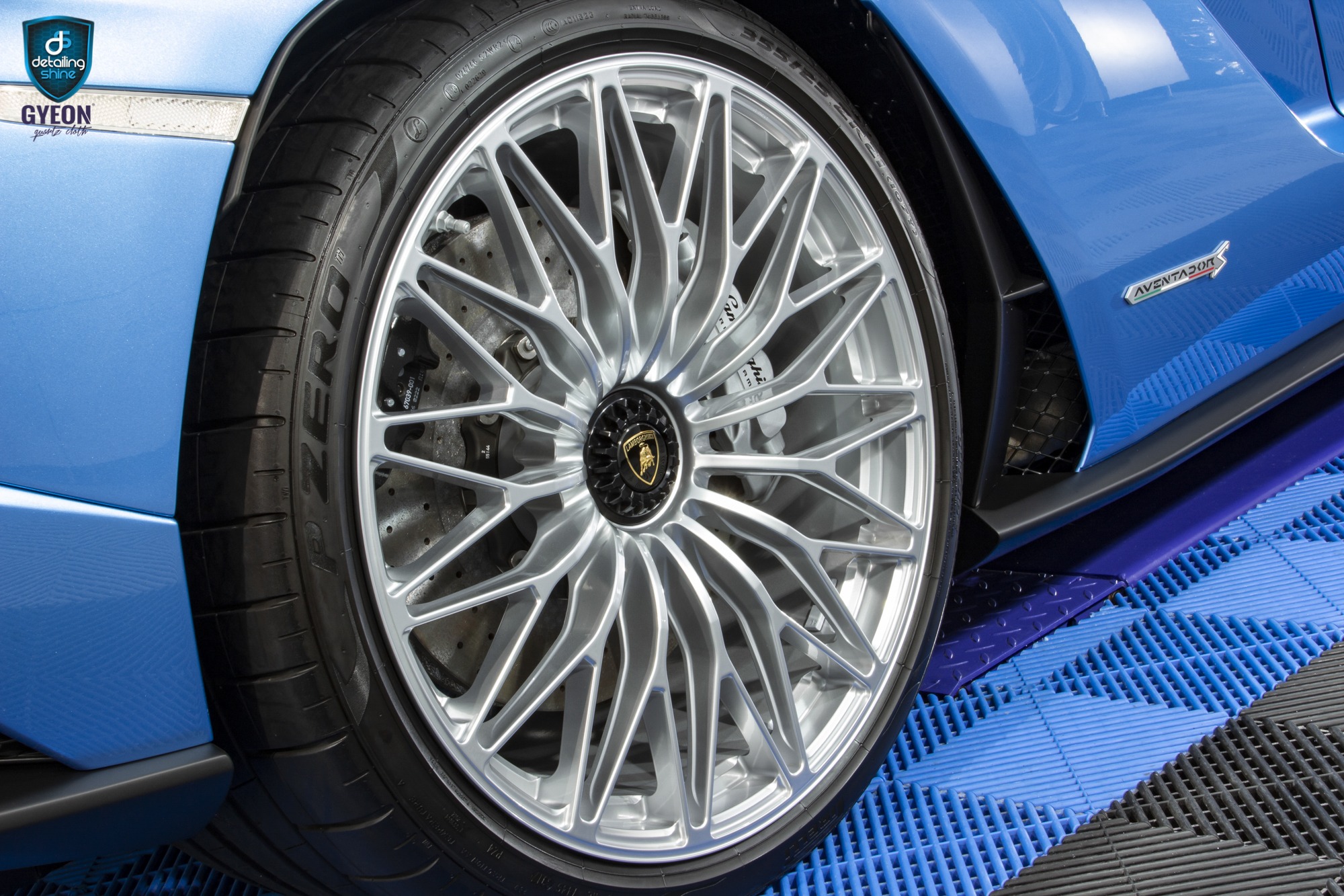 lamborghini aventador roadster ByFab Lyon