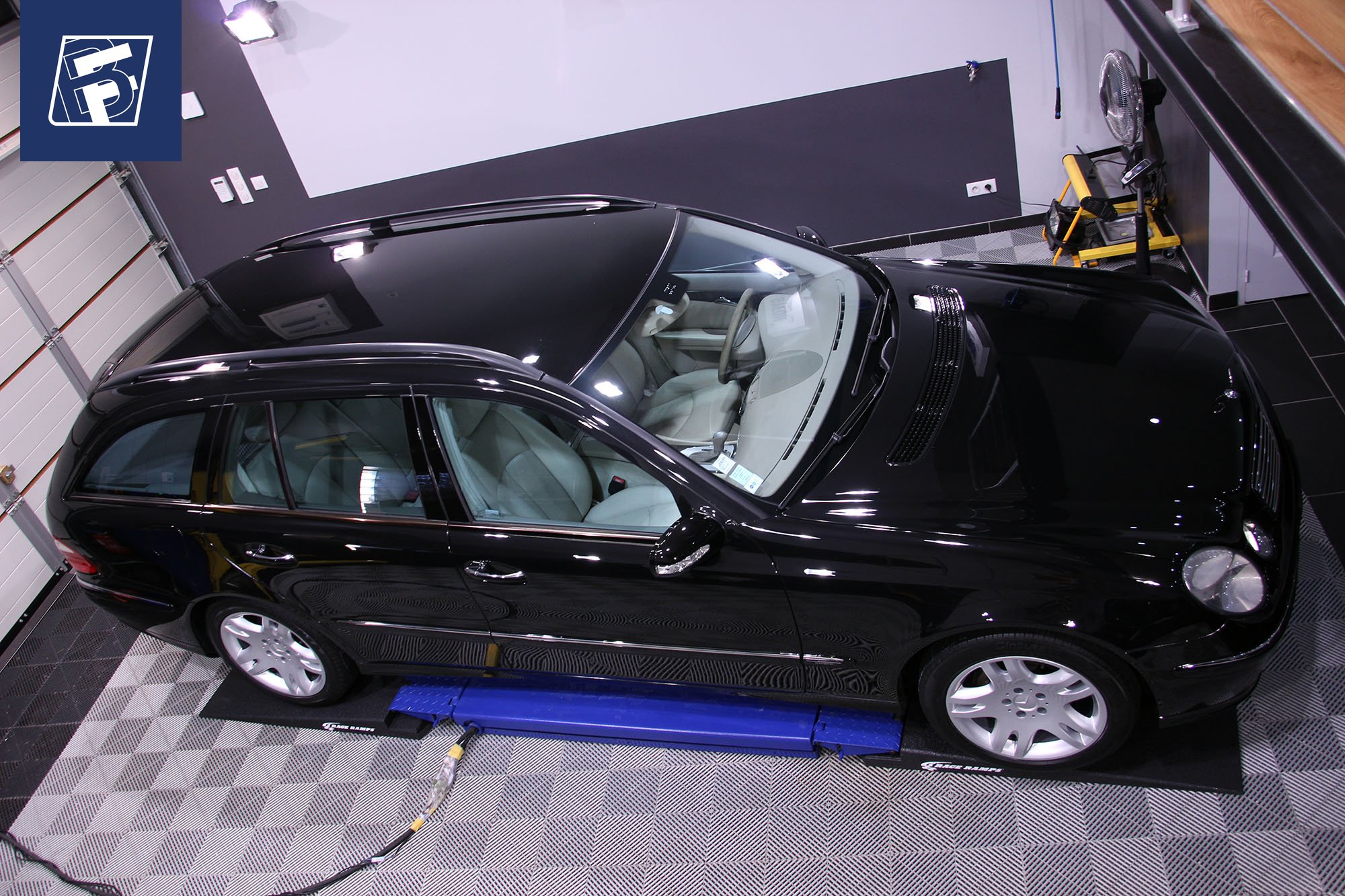 Détail polissage carrosserie Mercedes Classe E Break