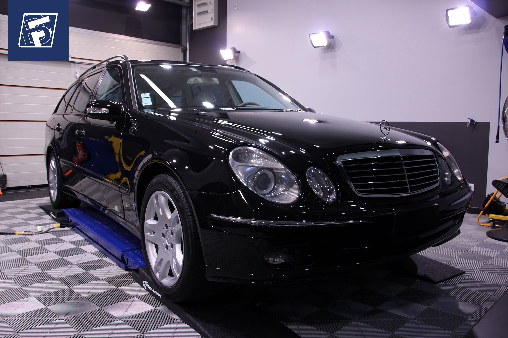Mercedes Classe E Break noir — Detailing et céramique ByFab Lyon